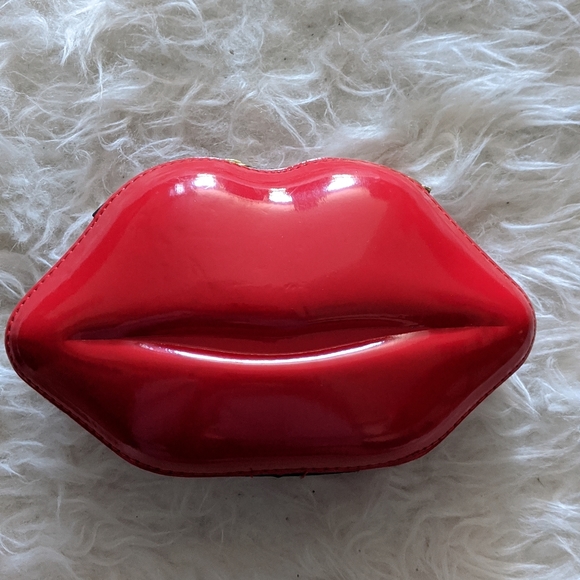 NWOT Red Lips Crossbody Clutch Purse - Picture 9 of 10